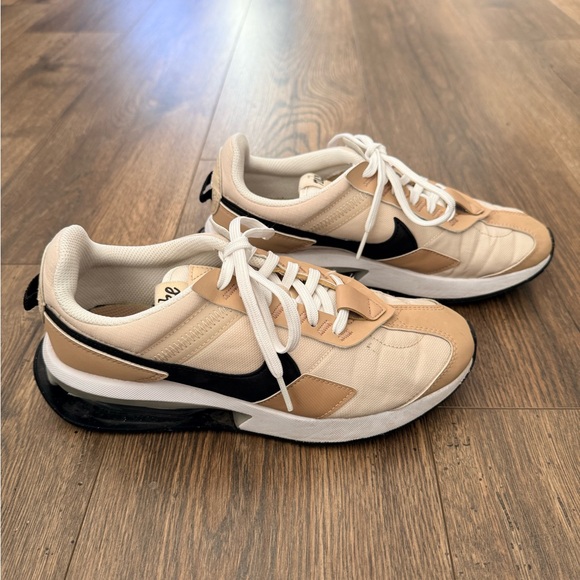 Nike Tan and Black Sneakers - Picture 2 of 6